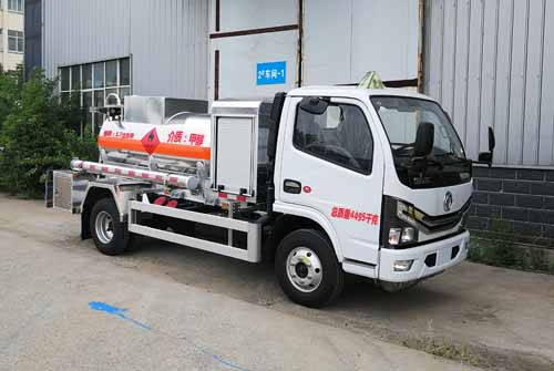 東風(fēng)多利卡D6國(guó)六易燃液體罐式運(yùn)輸車圖片