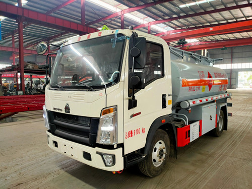 重汽豪沃輕卡6.2方加油車圖片